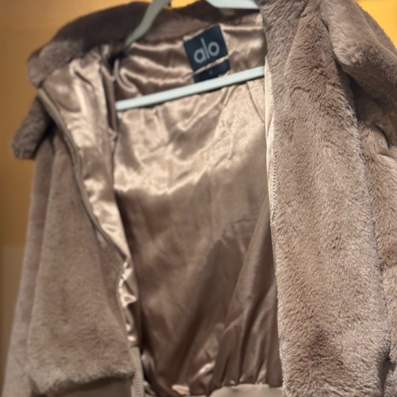 Cozy Alo yoga hooded  Faux Fur Jacket - Picture 3 of 9